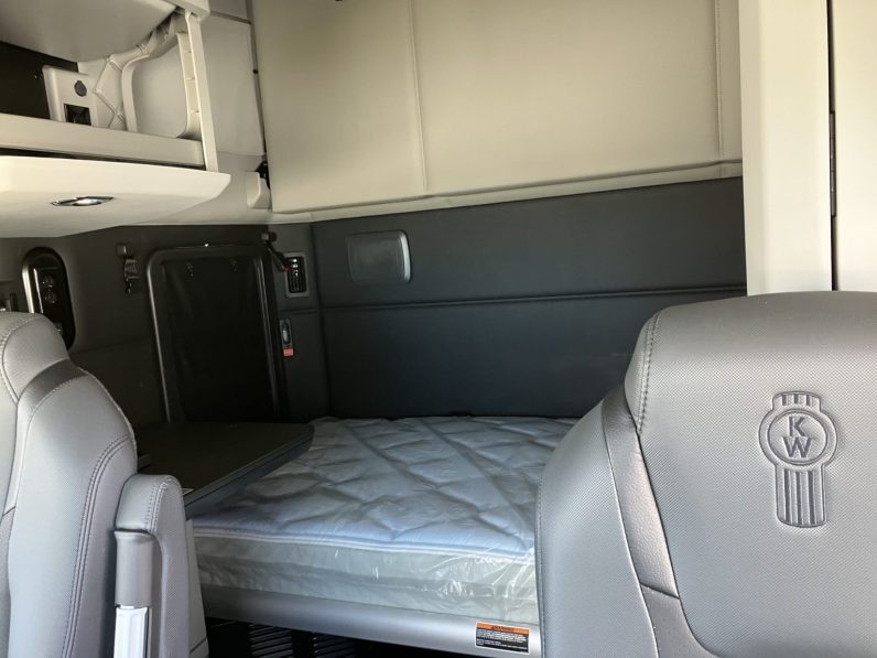 
								New 2024 Kenworth T680 Sleeper in Boise Idaho full									