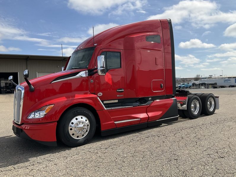 
								New 2025 Kenworth T680 Sleeper in Harrisonburg Virginia full									