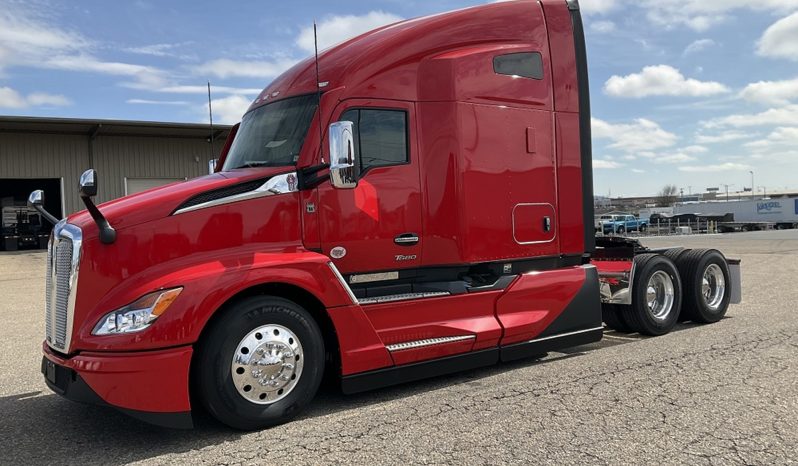 
								New 2025 Kenworth T680 Sleeper in Harrisonburg Virginia full									