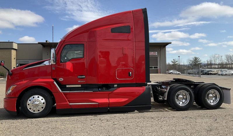 
								New 2025 Kenworth T680 Sleeper in Harrisonburg Virginia full									