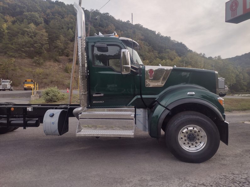 
								New 2025 Kenworth W990 Day Cab in Keyser Virginia full									