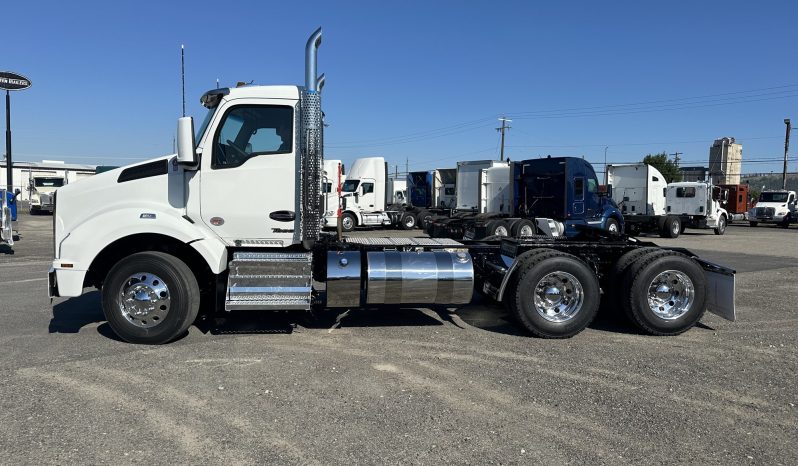 
								New 2025 Kenworth T880 Day Cab in Spokane Washington full									