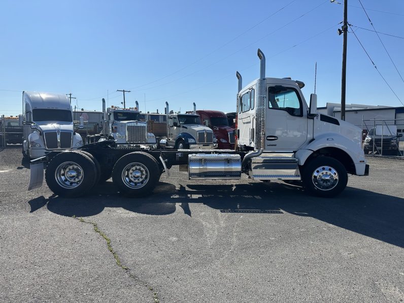 
								New 2025 Kenworth T880 Day Cab in Spokane Washington full									