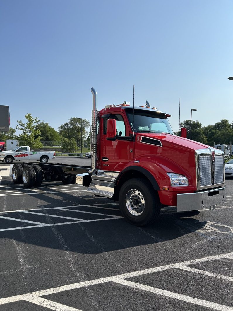 
								New 2025 Kenworth T880 Day Cab in Hagerstown Virginia full									