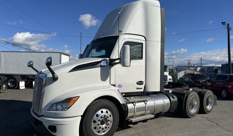 
								New 2025 Kenworth T680 Day Cab in Spokane Washington full									