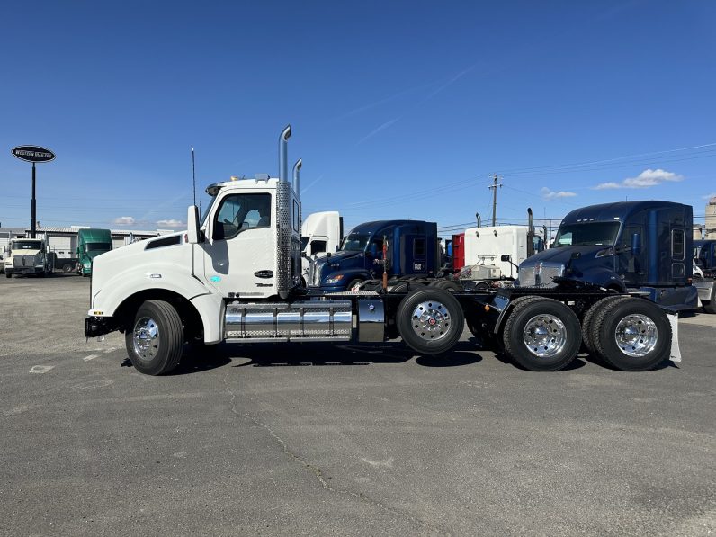 
								New 2025 Kenworth T880 Day Cab in Spokane Washington full									