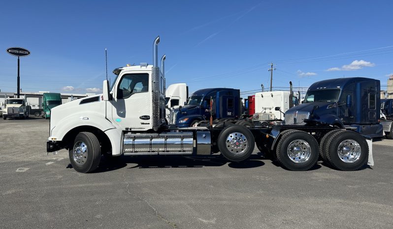 
								New 2025 Kenworth T880 Day Cab in Spokane Washington full									