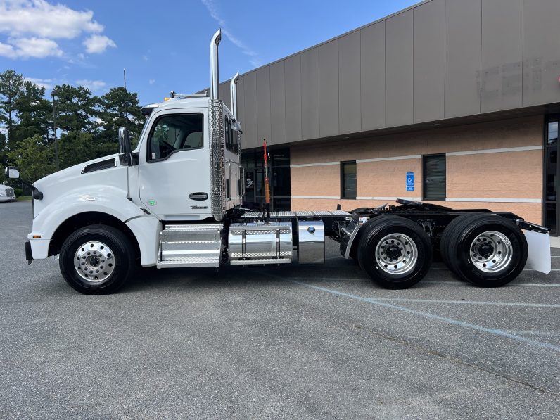 
								New 2025 Kenworth T880 Day Cab in Chesapeak Virginia full									