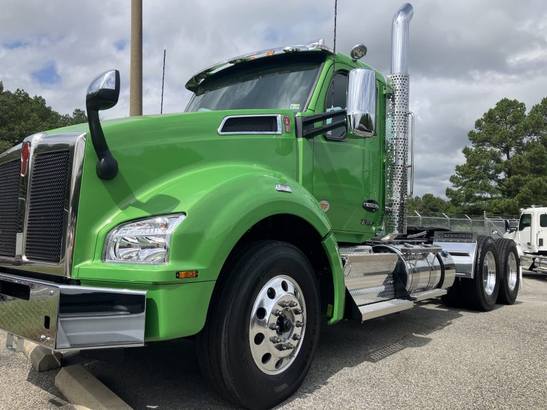 
								New 2025 Kenworth T880 Day Cab in Richmond Virginia full									