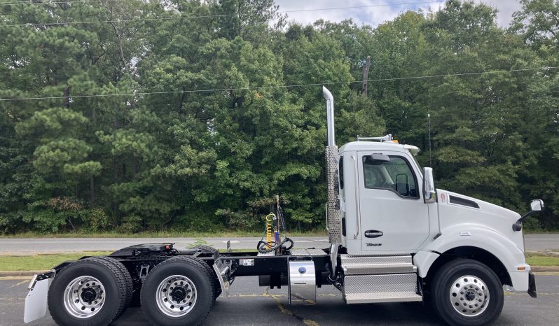 
								New 2025 Kenworth T880 Day Cab in Richmond Virginia full									