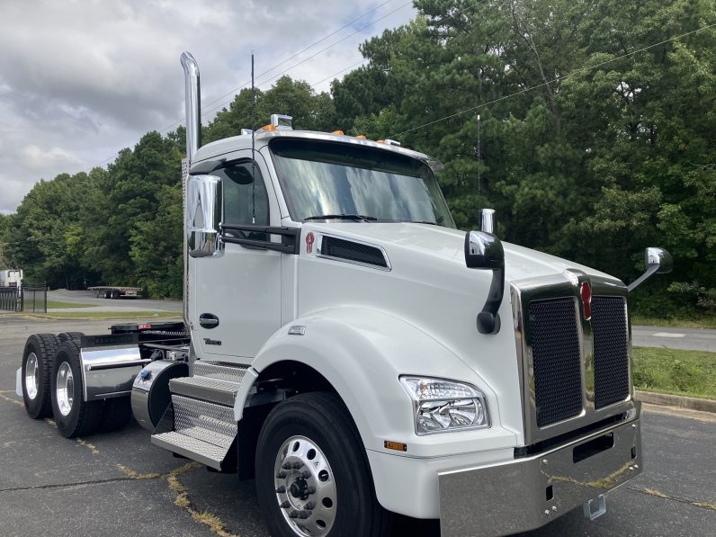 
								New 2025 Kenworth T880 Day Cab in Richmond Virginia full									