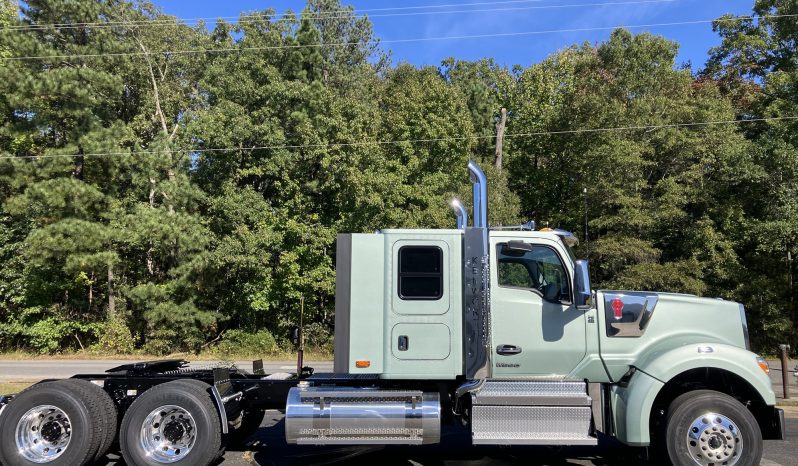 
								New 2025 Kenworth W990 Sleeper in Richmond Virginia full									