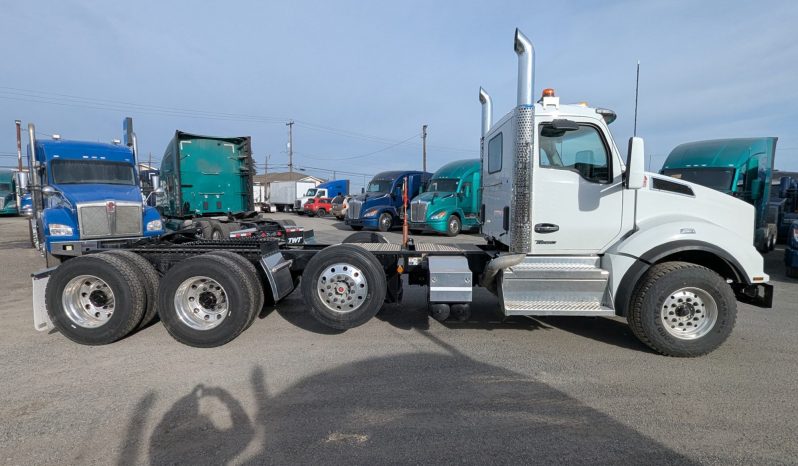 
								New 2025 Kenworth T880 Day Cab in Spokane Washington full									