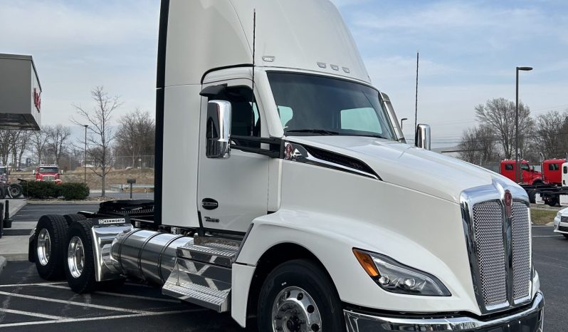 
								New 2025 Kenworth T680 Day Cab in Hagerstown Virginia full									