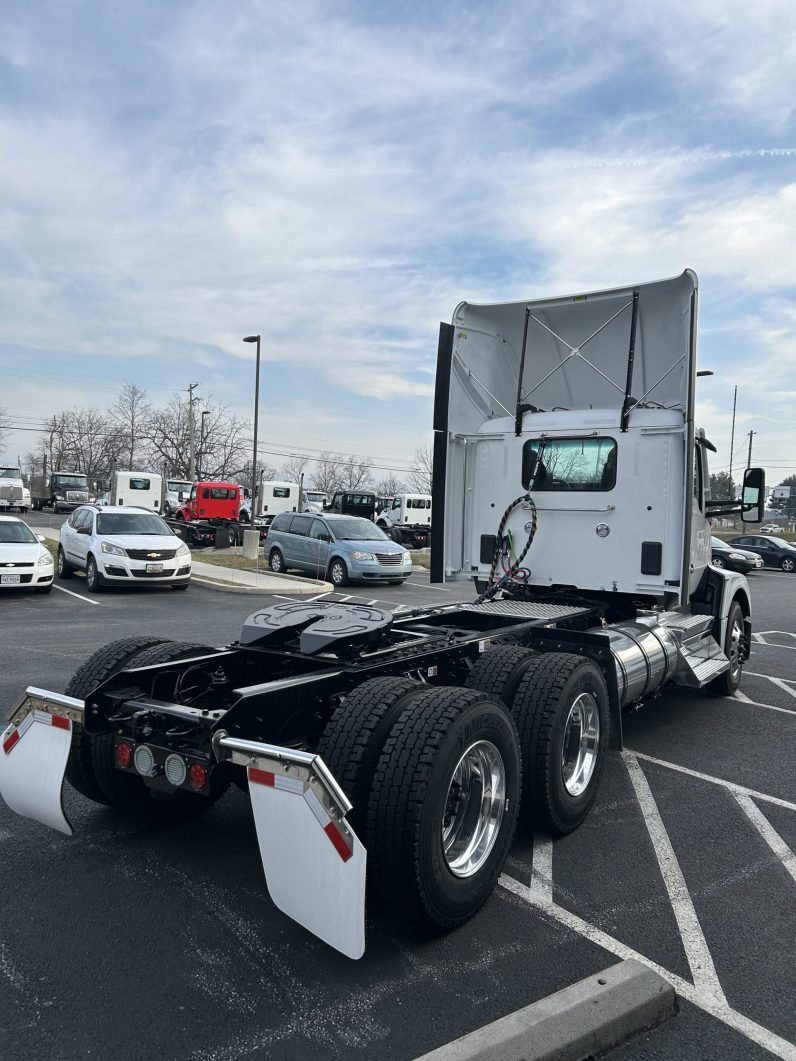 
								New 2025 Kenworth T680 Day Cab in Hagerstown Virginia full									