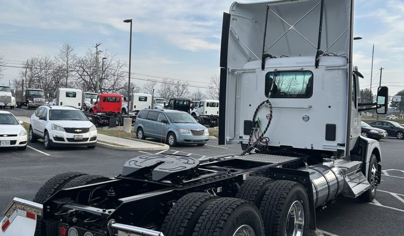 
								New 2025 Kenworth T680 Day Cab in Hagerstown Virginia full									