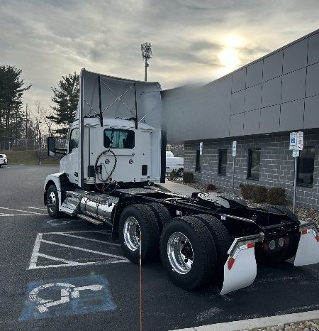 
								New 2025 Kenworth T680 Day Cab in Hagerstown Virginia full									