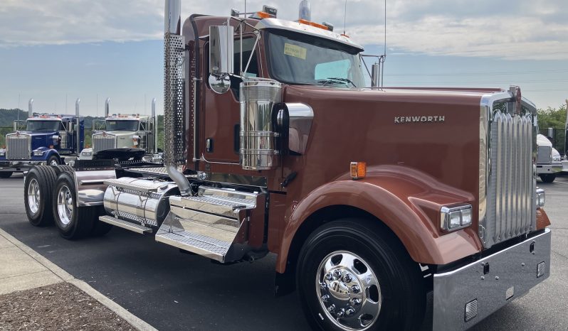 
								New 2025 Kenworth W900L Day Cab in Lynchburg Virginia full									