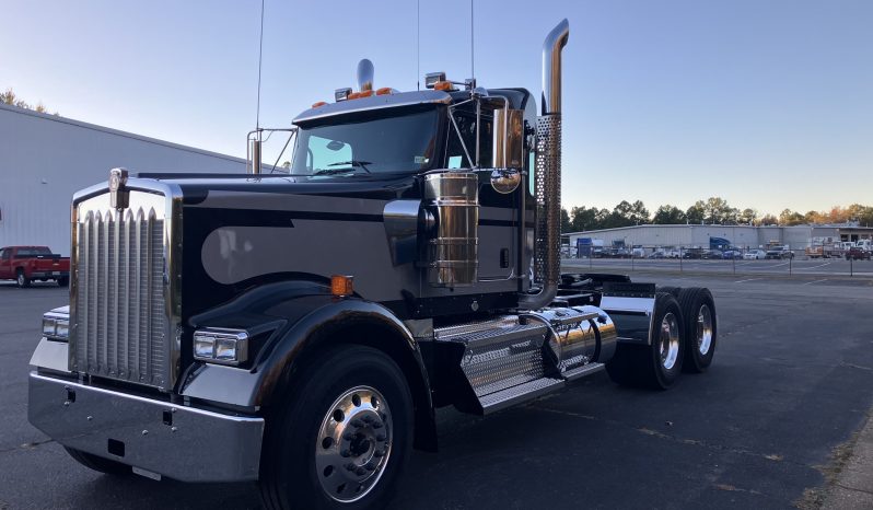 
								New 2025 Kenworth W900B Day Cab in Richmond Virginia full									