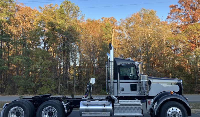 
								New 2025 Kenworth W900B Day Cab in Richmond Virginia full									