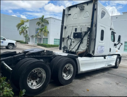 Used 2012 Freightliner CASCADIA 116 Sleeper in Miami Florida