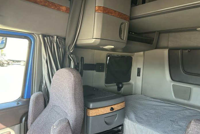 
								Used 2020 International LT625 Sleeper in Irving Texas full									