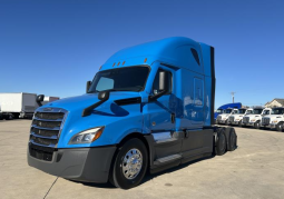 Used 2021 Freightliner Cascadia Sleeper in Irving Texas