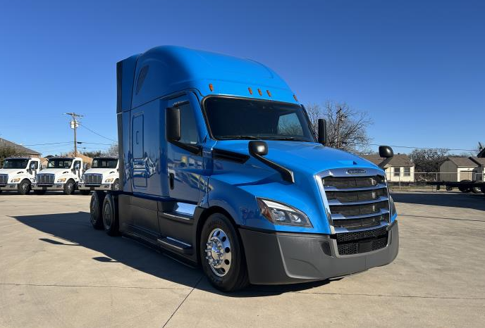 
								Used 2021 Freightliner Cascadia Sleeper in Irving Texas full									