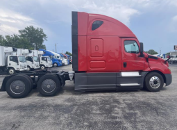 Used 2021 Freightliner Cascadia Sleeper in Willowbrook Illinois