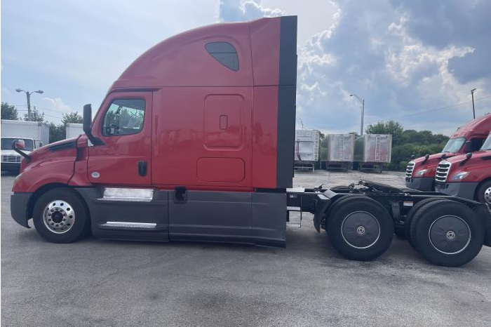 
								Used 2021 Freightliner Cascadia Sleeper in Willowbrook Illinois full									