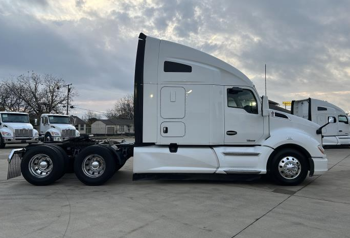 
								Used 2020 Kenworth T680 Sleeper in Irving Texas full									