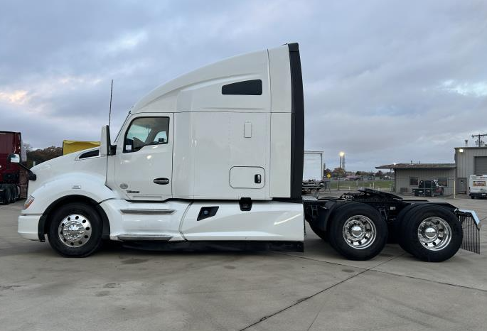 
								Used 2020 Kenworth T680 Sleeper in Irving Texas full									