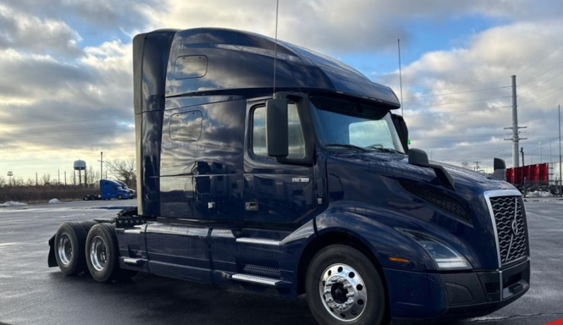 
								Used 2022 Volvo VNL 760 Sleeper in Troy Illinois full									