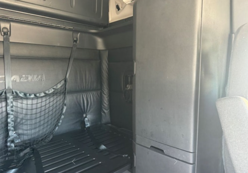 
								Used 2023 Freightliner Cascadia Sleeper in Fresno California full									