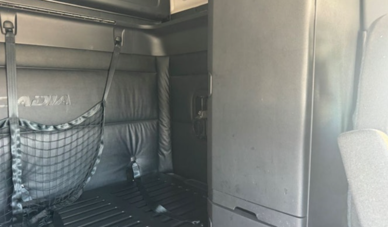 
								Used 2023 Freightliner Cascadia Sleeper in Fresno California full									