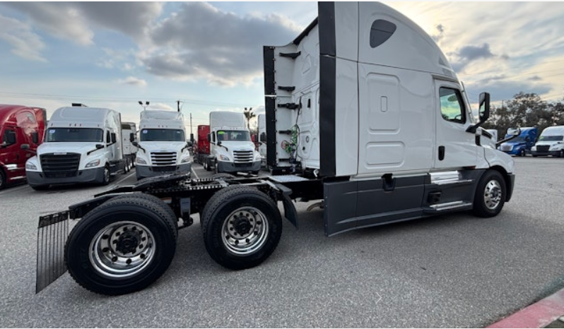 
								Used 2022 Freightliner Cascadia 126 Sleeper in Houston Texas full									