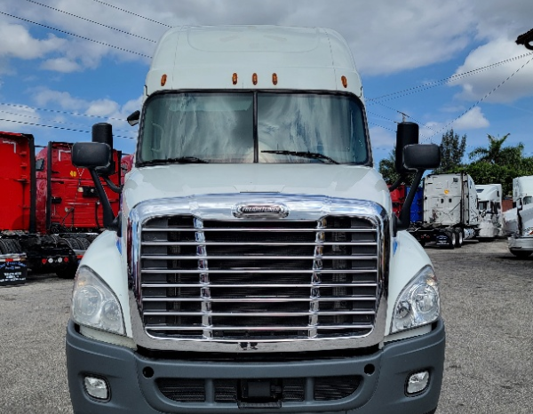 
								Used 2015 Freightliner Cascadia 125 Sleeper in MEDLEY Florida full									