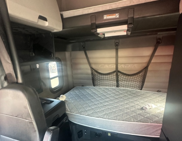 
								Used 2018 Freightliner Cascadia 126 Sleeper in MEDLEY Florida full									