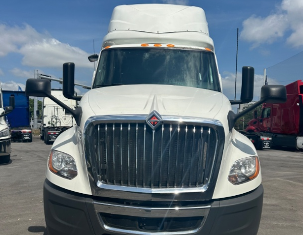 
								Used 2019 International LT Sleeper in MEDLEY Florida full									