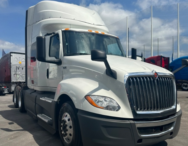 
								Used 2019 International LT Sleeper in MEDLEY Florida full									