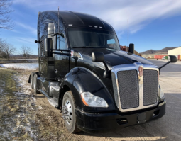 Used 2018 Kenworth T680 Day Cab in Arcadia Wisconsin