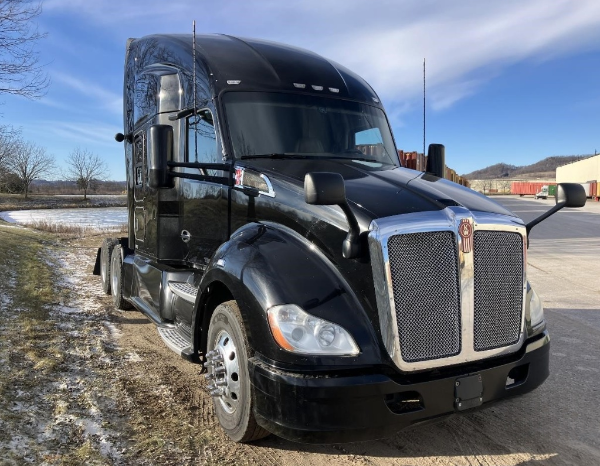 
								Used 2018 Kenworth T680 Sleeper in Arcadia Wisconsin full									