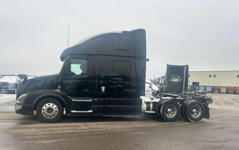 
								Used 2016 Volvo VNL64T780 Sleeper in Arcadia Wisconsin full									