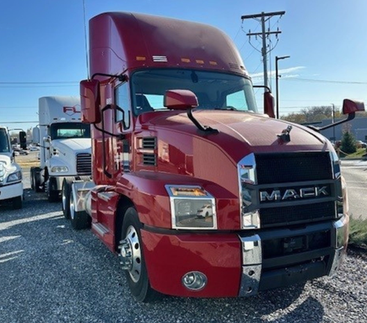 
								Used 2021 Mack ANTHEM Day Cab in Ephrata Pennsylvania full									