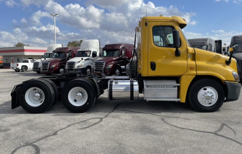 
								Used 2015 Freightliner Cascadia 125 Day Cab in Converse Texas full									