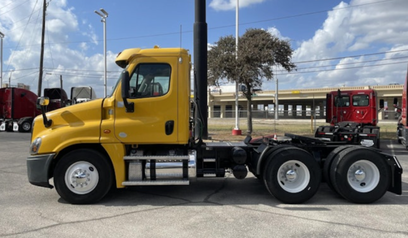 
								Used 2015 Freightliner Cascadia 125 Day Cab in Converse Texas full									