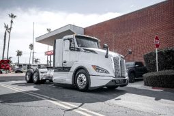 New 2025 Kenworth T680 Day Cab in Fontana California