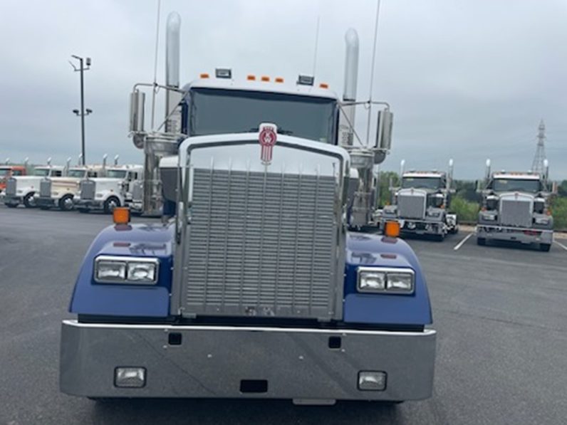 
								New 2025 Kenworth W900L Sleeper in Lynchburg Virginia full									