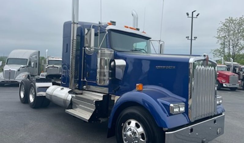 
								New 2025 Kenworth W900L Sleeper in Lynchburg Virginia full									