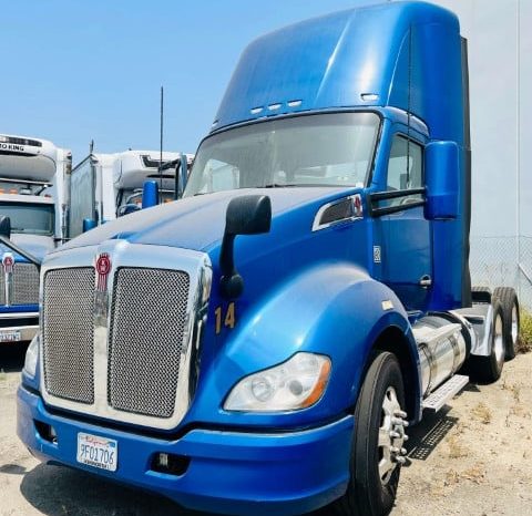 
								Used 2017 Kenworth T680 Day Cab in Fontana California full									